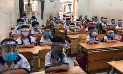 Không sử dụng trang phục cá nhân có tấm chắn giọt bắn trong lớp học