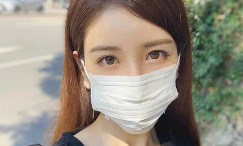 Lộ ảnh đeo khẩu trang, cô gái Nhật Bản bất ngờ nổi tiếng