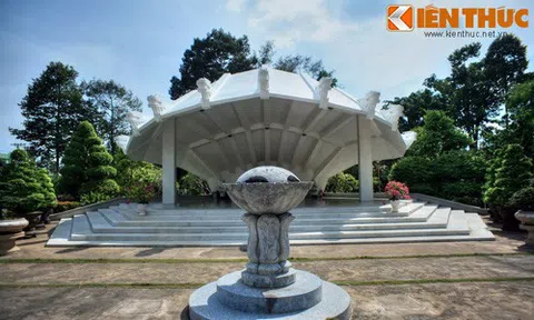 Nơi an nghỉ có kiến trúc đặc biệt của thân phụ Bác Hồ