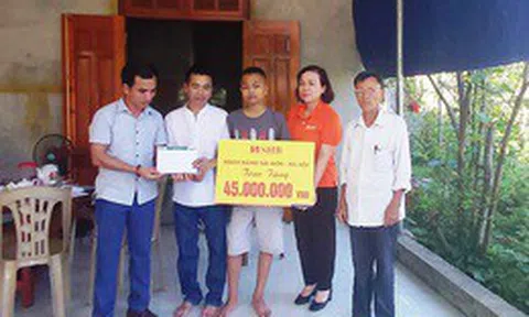 Nam sinh suy thận tiếp tục được bạn đọc Dân trí giúp đỡ hơn 45 triệu đồng