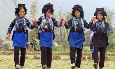 Lào Cai: “Xó pẹ” của phụ nữ Hà Nhì