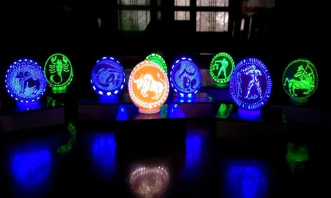 Chàng trai trẻ “thổi hồn” vào vỏ trứng