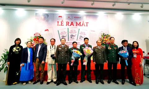 Ra mắt Câu lạc bộ "Trái tim người lính"
