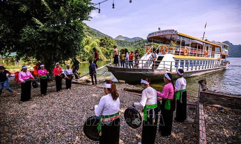 Khai thác hiệu quả tiềm năng du lịch khám phá, trải nghiệm hồ Hòa Bình