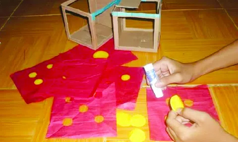 Tục dán giấy màu của người Sán Dìu ở Tuyên Quang