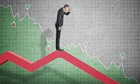 Thị trường chứng khoán ngày 26/1: Giảm điểm bất ngờ, có nên bắt đáy?