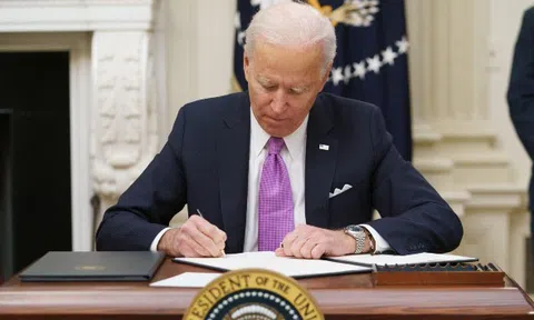 Tổng thống Biden hành động, tuyên bố bước đi đầu tiên xây dựng lại 'xương sống của nước Mỹ'