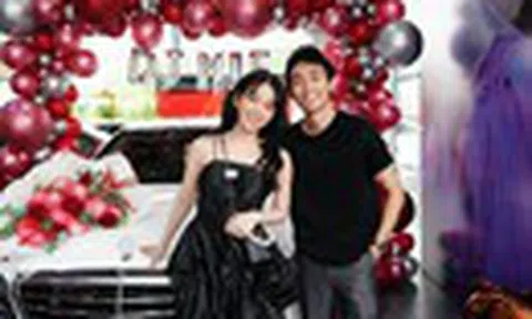 DJ Mie nắm tay bạn trai khoe xế khủng, đập tan tin đồn chia tay
