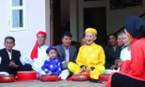 Trò diễn trong Hát trống quân Đức Bác ở Vĩnh Phúc