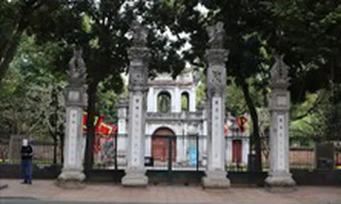 Dừng Ngày thơ Việt Nam: Người dân Thủ đô thêm một lần "lỡ hẹn" văn chương