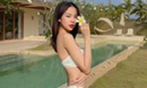 Phí Phương Anh khoe body nóng bỏng du lịch cùng bạn trai thiếu gia