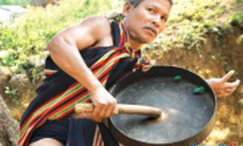 Quảng Ngãi: Giữ hồn chiêng, dân vũ nơi đại ngàn đất quế Trà Bồng