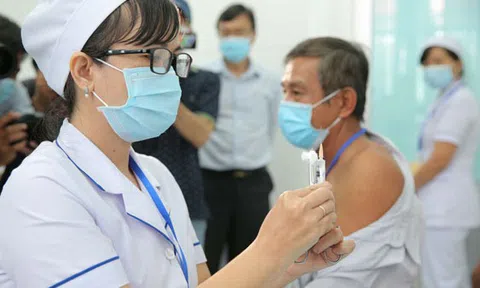 Có vắc-xin Covid-19 vẫn phải cảnh giác với dịch