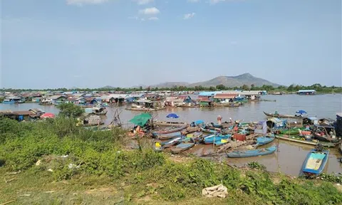 Kịp thời hỗ trợ người gốc Việt thuộc diện di dời ở khu vực Biển Hồ