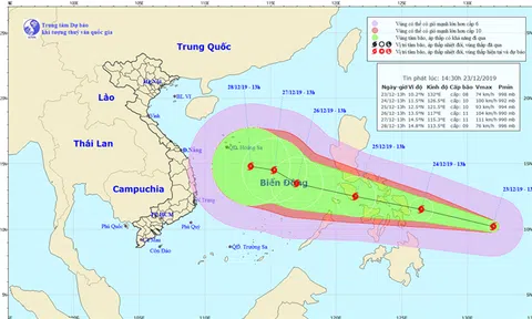 Bão PHANFONE sầm sập tiến vào Biển Đông