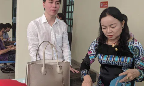Lại hoãn phiên tòa ca sĩ Đàm Vĩnh Hưng bị kiện