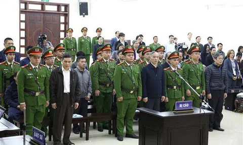 Đang tuyên án cựu Bộ trưởng Nguyễn Bắc Son, Trương Minh Tuấn cùng đồng phạm