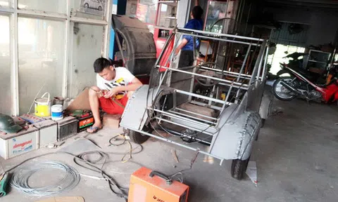 Học sinh lớp 12 ở Nam Định chế tạo xe ô tô điện chạy bằng năng lượng mặt trời, chở được 12 người