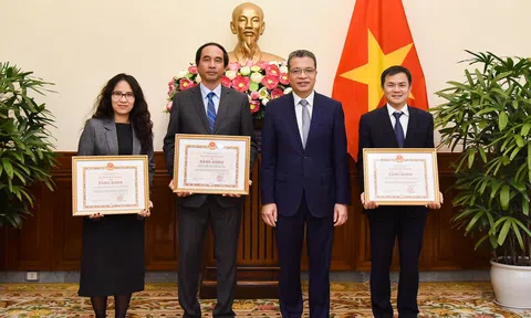 Bộ Ngoại giao trao Bằng khen cho đơn vị đóng góp vào Hội nghị hợp tác Trung Đông-châu Phi