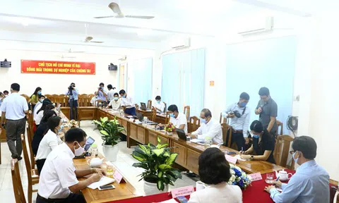 Cách tất cả các chức vụ Đảng nhiệm kỳ 2015 – 2020 với Phó Chủ tịch HĐND huyện lăng mạ tổ kiểm dịch ở Bình Phước