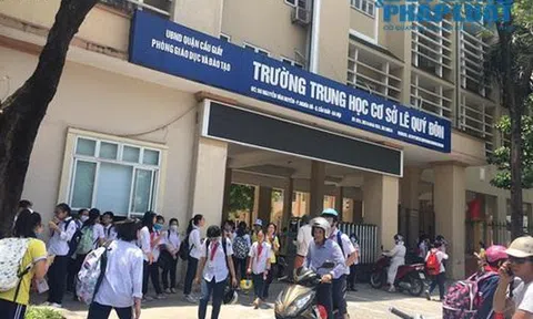 Chủ tịch Hà Nội yêu cầu kiểm tra vụ trường khóa cửa lớp, học sinh 'đội nắng' chờ phụ huynh đến đón