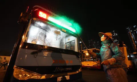 Khử khuẩn toàn bộ xe buýt Hà Nội để phòng chống dịch