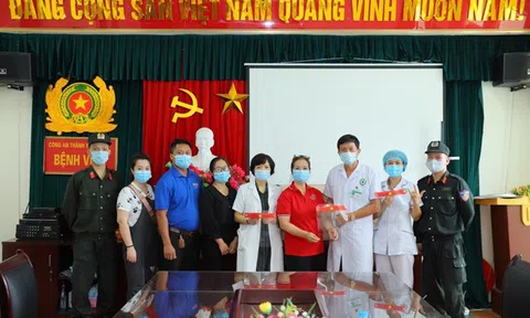 Tuổi trẻ CSCĐ Thủ đô chung tay cùng các y, bác sĩ đẩy lùi dịch COVID-19