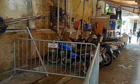Người dân bức xúc về bãi xe "dã chiến" trên phố Yên Ninh (Quán Thánh, Ba Đình, Hà Nội)