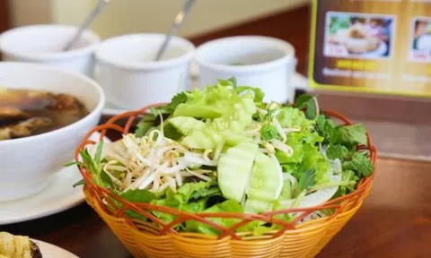 Bún Chả Sinh Từ - Món ăn giản dị, thân quen của người Hà Nội.