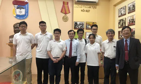 Việt Nam đoạt 2 Huy chương Vàng Olympic Toán học quốc tế năm 2020