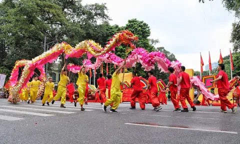 Hà Nội rộn ràng liên hoan múa Rồng