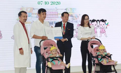 Hai bé Song Nhi xuất viện sau gần ba tháng mổ tách dính