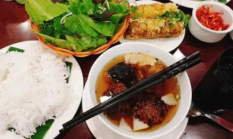 Câu chuyện về bún chả Sinh Từ và sự tinh tế của người Hà Thành