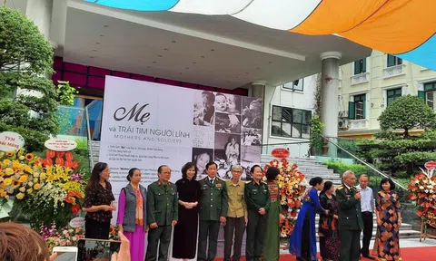 Triển lãm “MẸ VÀ TRÁI TIM NGƯỜI LÍNH”