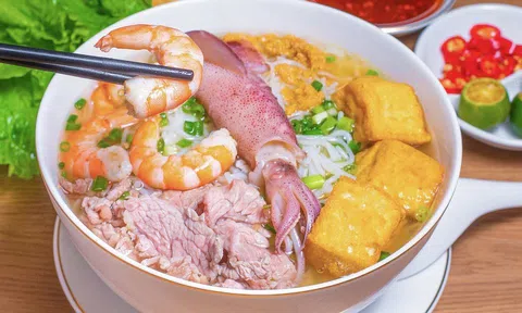 Bún Riêu Hải Sản Vương Thủy – Ngon, bổ, rẻ.