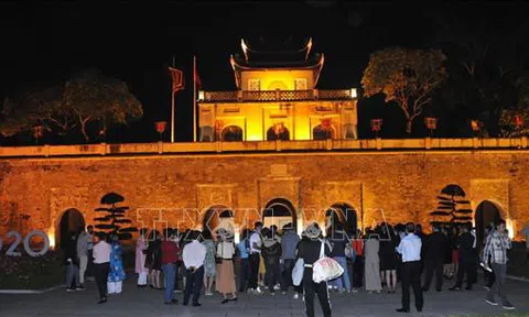 Hà Nội: Tour đêm 'Giải mã Hoàng thành Thăng Long'