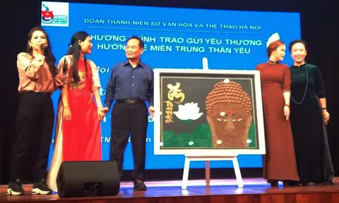 Chương trình Trao gửi yêu thương hướng về miền Trung thân yêu
