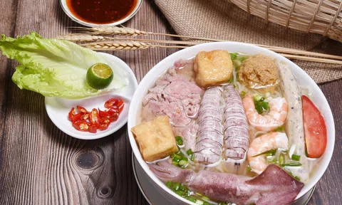 Câu chuyện về Bún riêu hải sản và sự tinh tế của người Hà Thành.