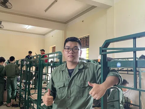 Lê Hoàng Anh: Cậu sinh viên Học viên Ngoại giao từng từ chối chiếc áo blouse trắng để theo đuổi một thế giới rộng mở