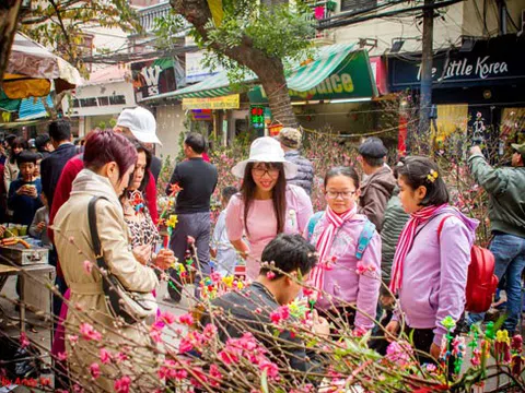 Hà Nội: Lạc vào "chợ cổ trăm tuổi" sắm Tết