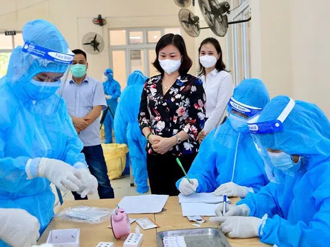 Phó Bí thư Thường trực Thành ủy Nguyễn Thị Tuyến: Tổ chức tiêm vaccine, xét nghiệm diện rộng an toàn, đúng quy định