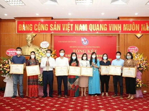 Vĩnh Phúc: Trao Giải thưởng năm 2021, phát động Giải báo chí năm 2022