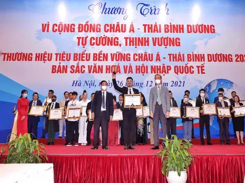 Nghệ sĩ Quốc Quốc được vinh danh là Nghệ sĩ, Doanh nhân vì cộng đồng Châu Á - Thái Bình Dương thịnh vượng