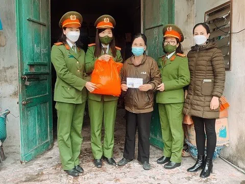 Hưng Yên: Hội phụ nữ Công an thành phố Hưng Yên thăm tặng quà tết cho những hoàn cảnh khó khăn