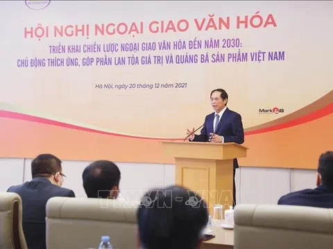 Phát huy tinh thần, bản sắc văn hóa Việt Nam trong hội nhập quốc tế