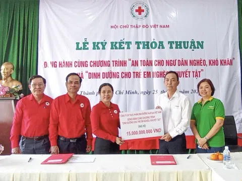 Nutifood đồng hành cùng Hội Chữ Thập Đỏ Việt Nam hỗ trợ trẻ em và ngư dân nghèo