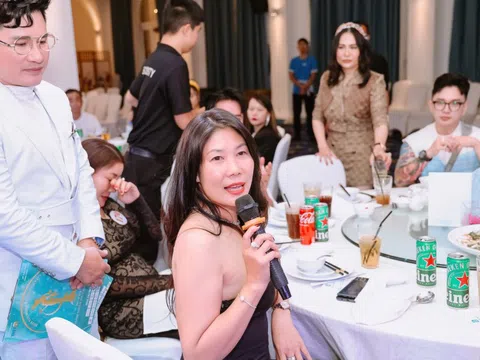 Doanh nhân Phan Thị Thu Kiều đấu giá trang phục dạ hội nhằm gây quỹ thiện nguyện