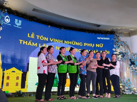 Unilever Việt Nam tôn vinh và hỗ trợ lao động nữ phi chính thức về thu gom rác thải