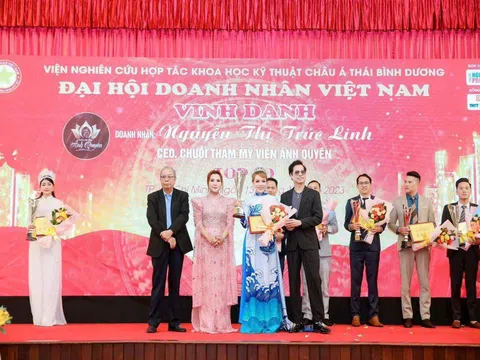 Thẩm mỹ viện Ánh Quyên nhận vinh danh tại Đại hội Doanh nhân Việt Nam 2023