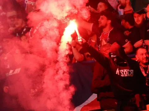 Khi bóng đá thắp lửa không chỉ trong tim: Bài học sau bạo loạn tại Paris đêm PSG vô địch Champions League